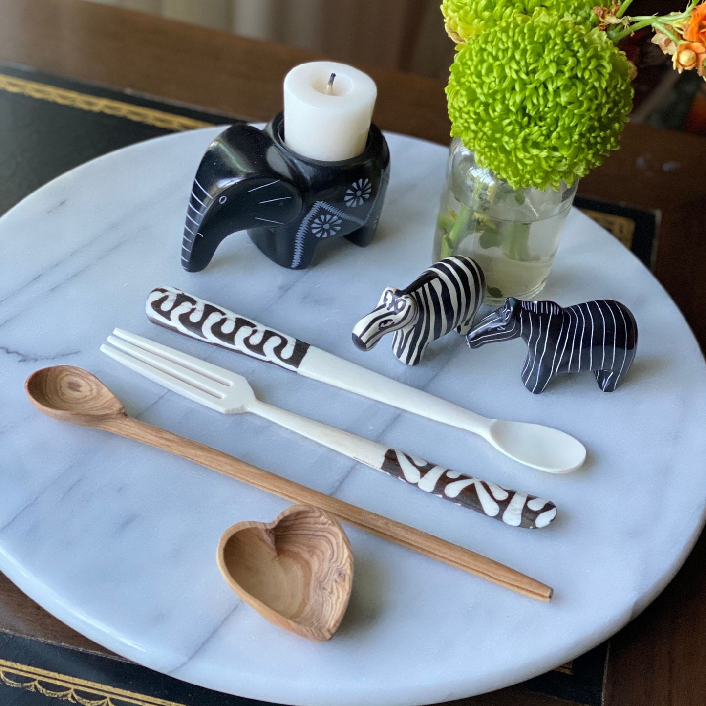 Fair trade kitchenware – Kenyan artisans crafting bone utensils
