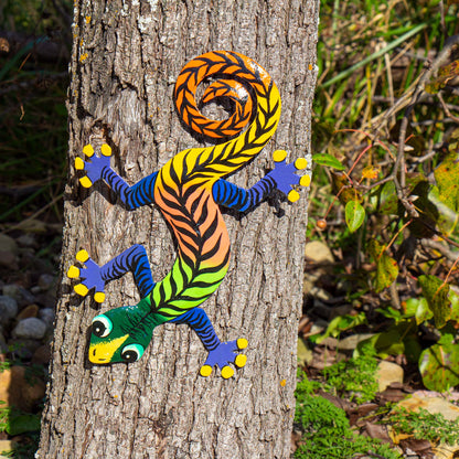 13-inch gecko wall decor made by Haitian artisans using traditional techniques