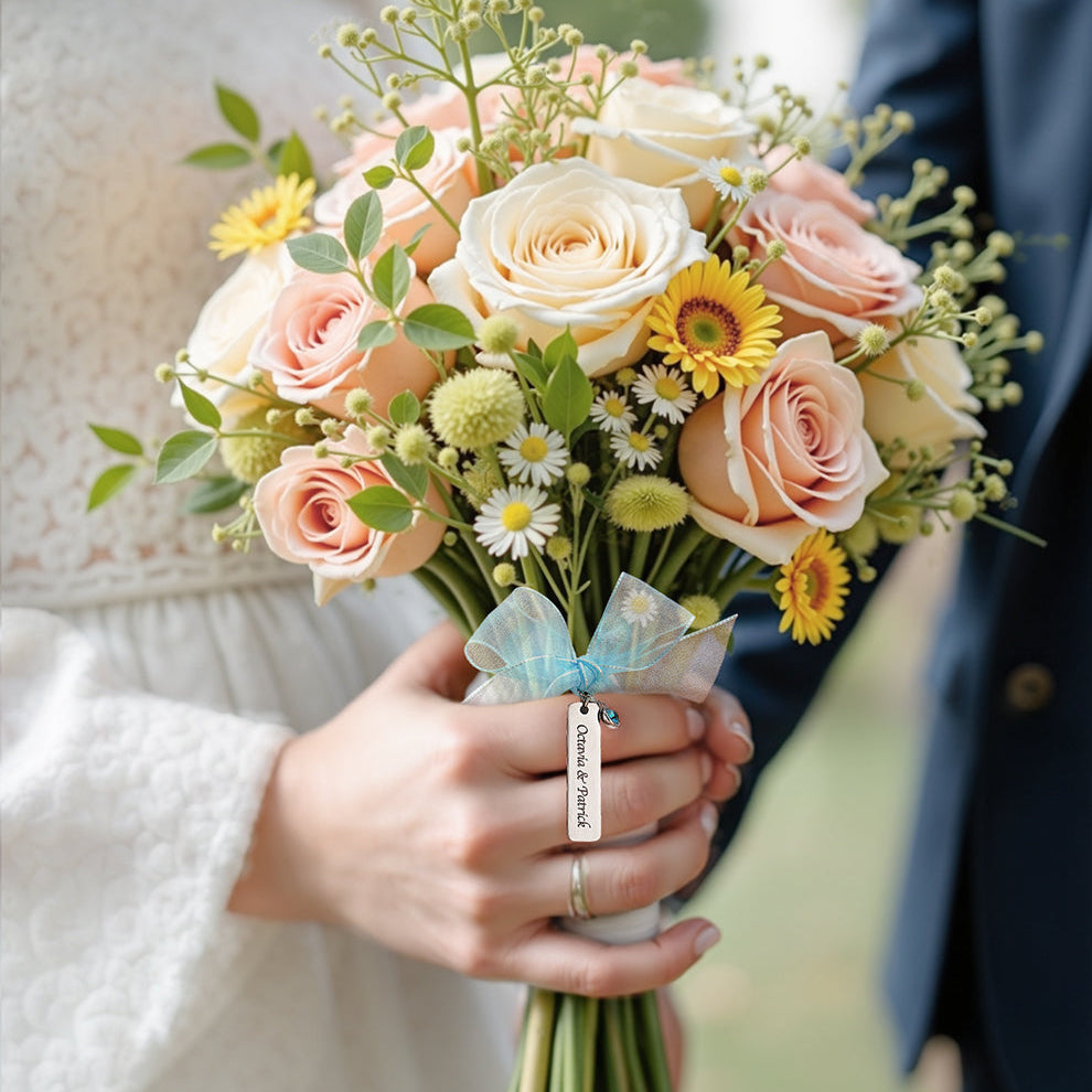 A bouquet featuring a personalized charm with "something blue" for the wedding day.